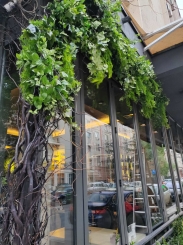 153 Dekoracije veštačkim lozicama